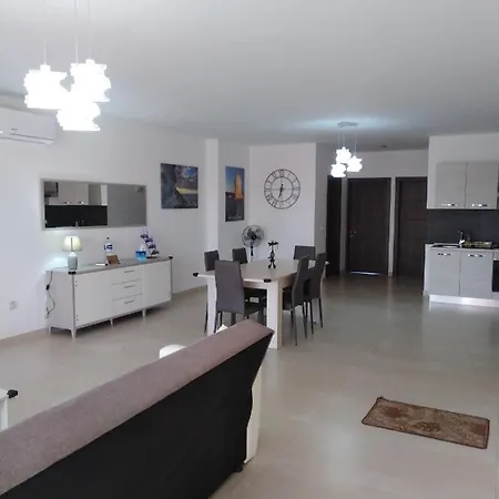 Apartment Paradise Ghajnsielem