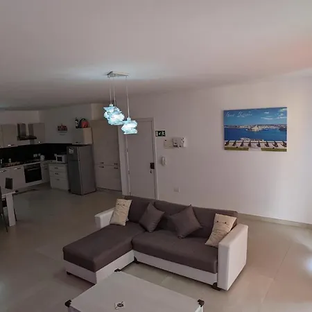 Paradise Apartment Ghajnsielem