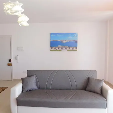 Apartment Paradise *