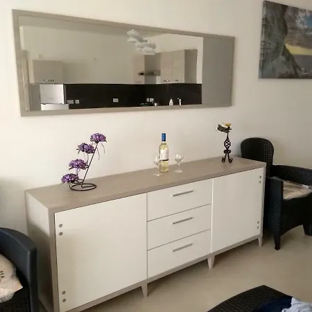 Paradise Apartment *